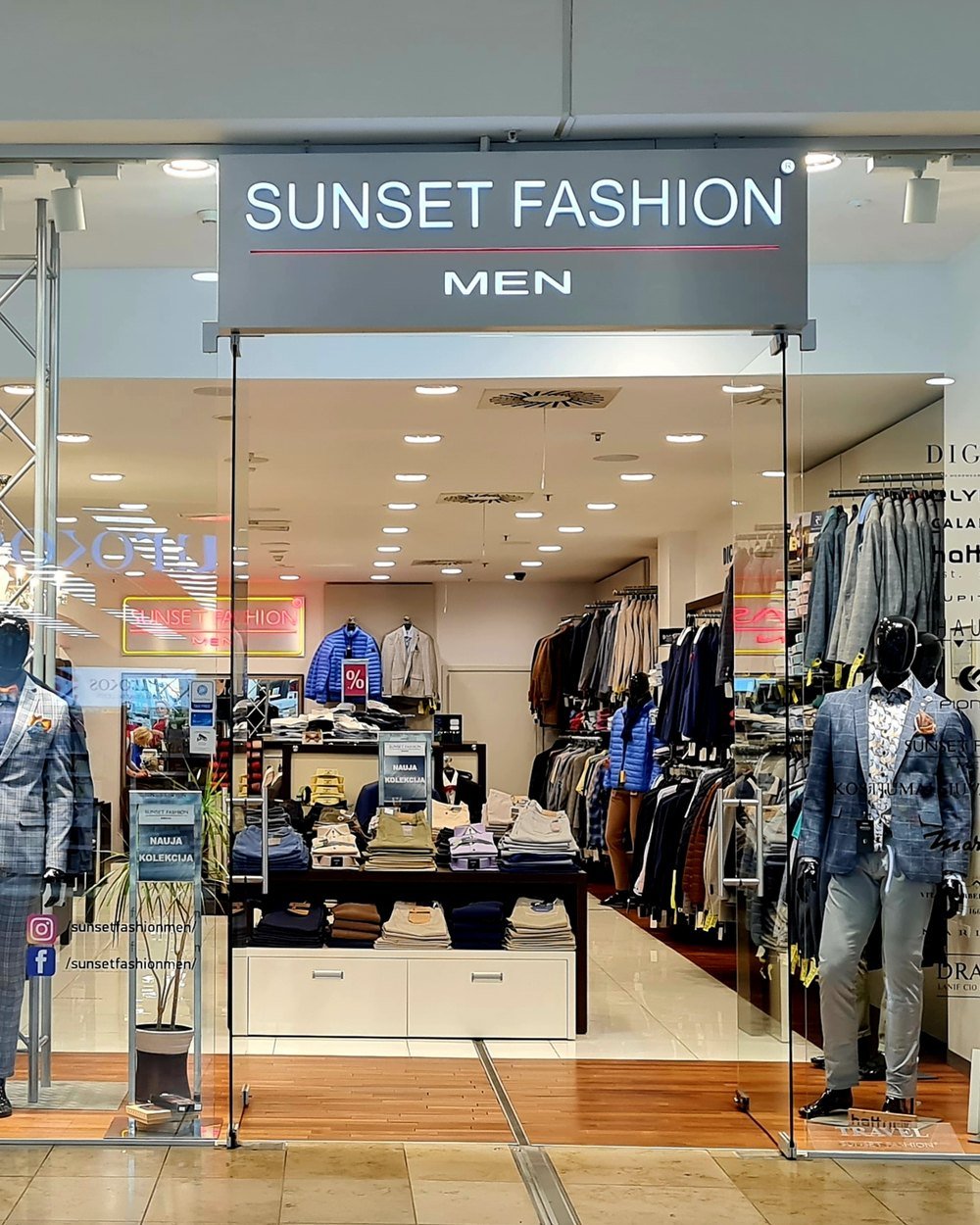 Sunset Fashion Men parduotuvės įėjimas prekybos centre Ozas, Vilnius